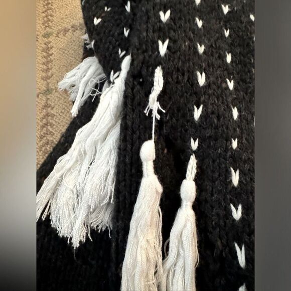 Wildfox navy blue crew neck long sleeve sweater with white tassels S - Picture 11 of 12